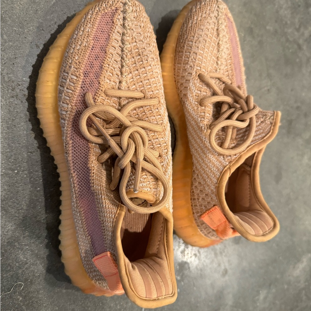 Yeezy 350 v2 Clay Sneakers size 5.5